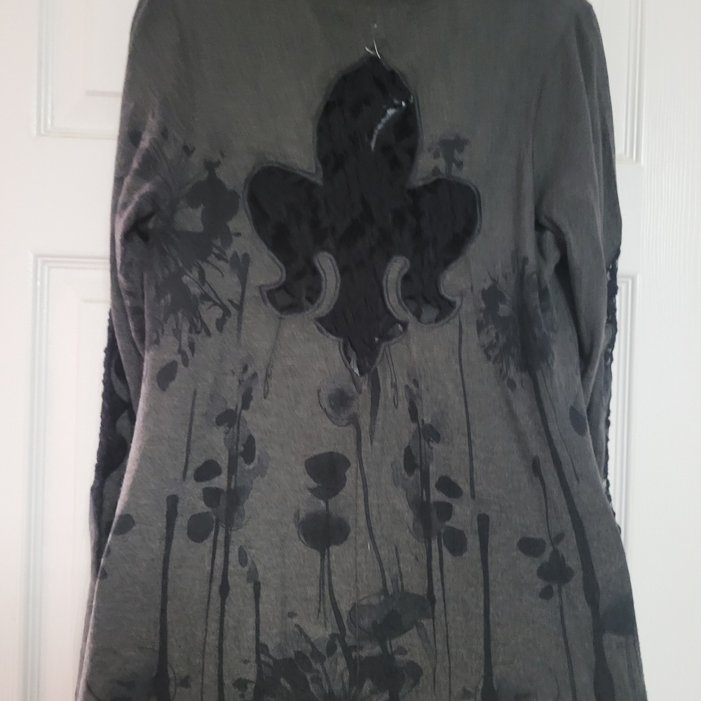 Gray and Black Floral Long Sleeve Top - Picture 4 of 8